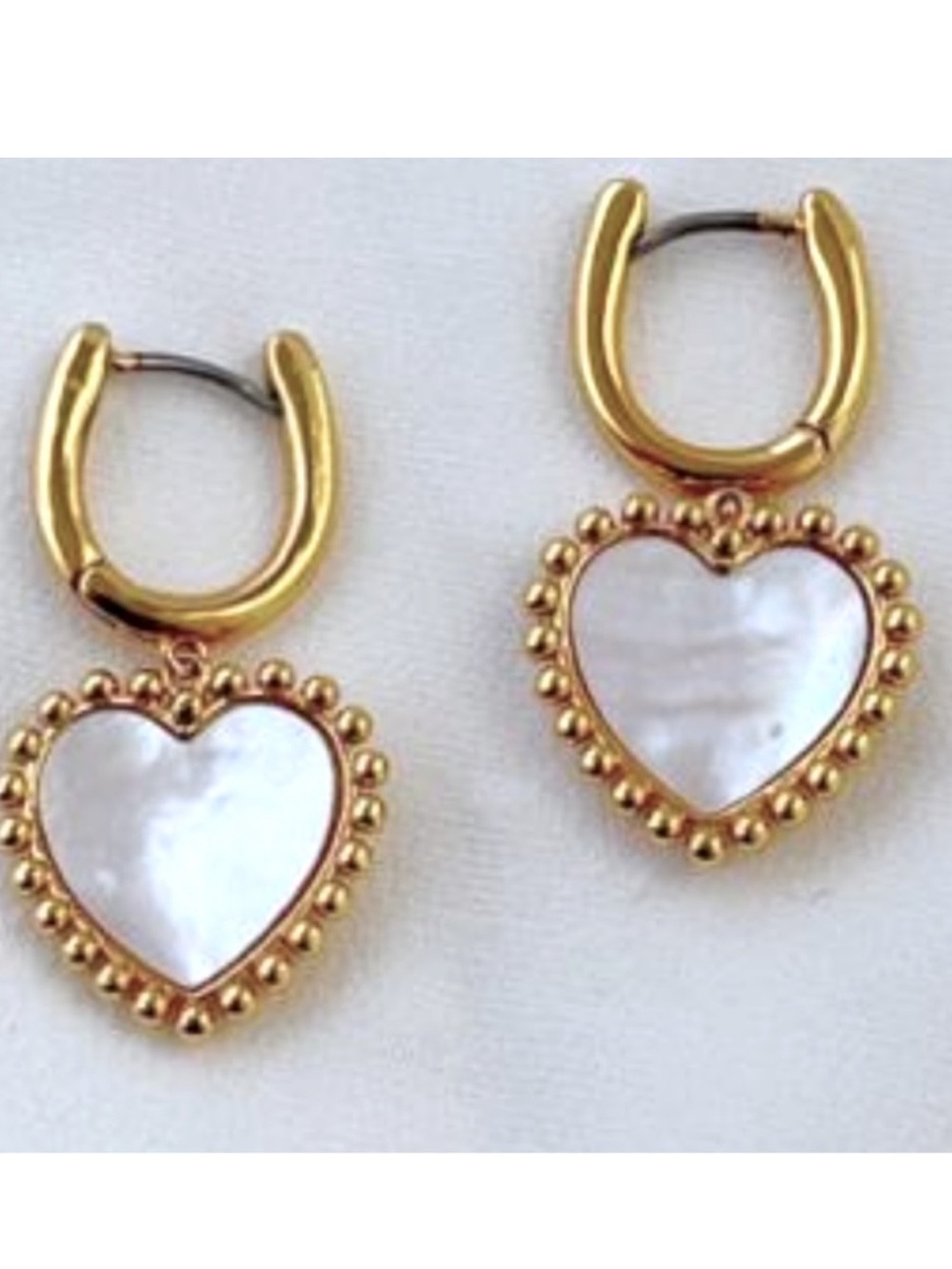 ❌Price Drop ❌NWOT Tory Burch Gold and White  Pearly Heart Earrings.